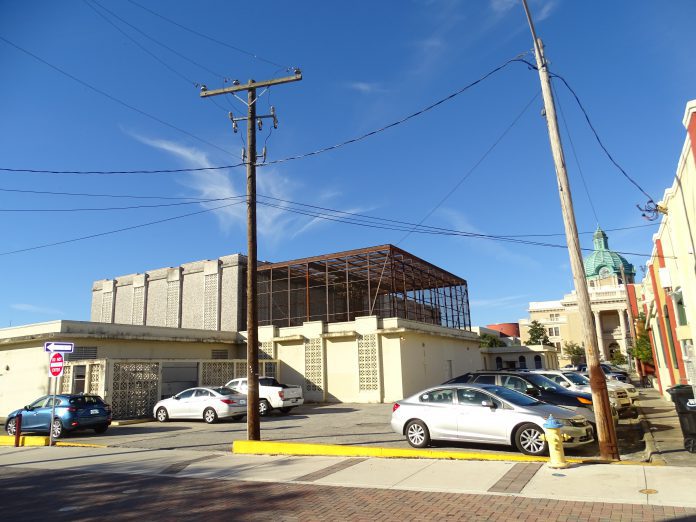 FROM GEORGIA AVENUE — One of the most commonly expressed concerns about the Old Volusia County Jail redevelopment proposal is the loss of parking. The lot between the former correctional facility and Conrad Realty Co.’s property is currently used for public parking for nearby businesses, although it’s not a formally designated or maintained parking lot. BEACON FILE PHOTO