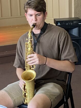 sax player